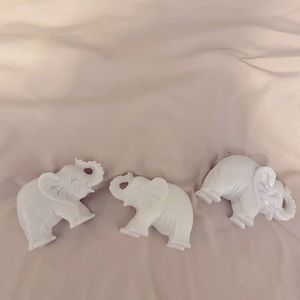3 Elephants